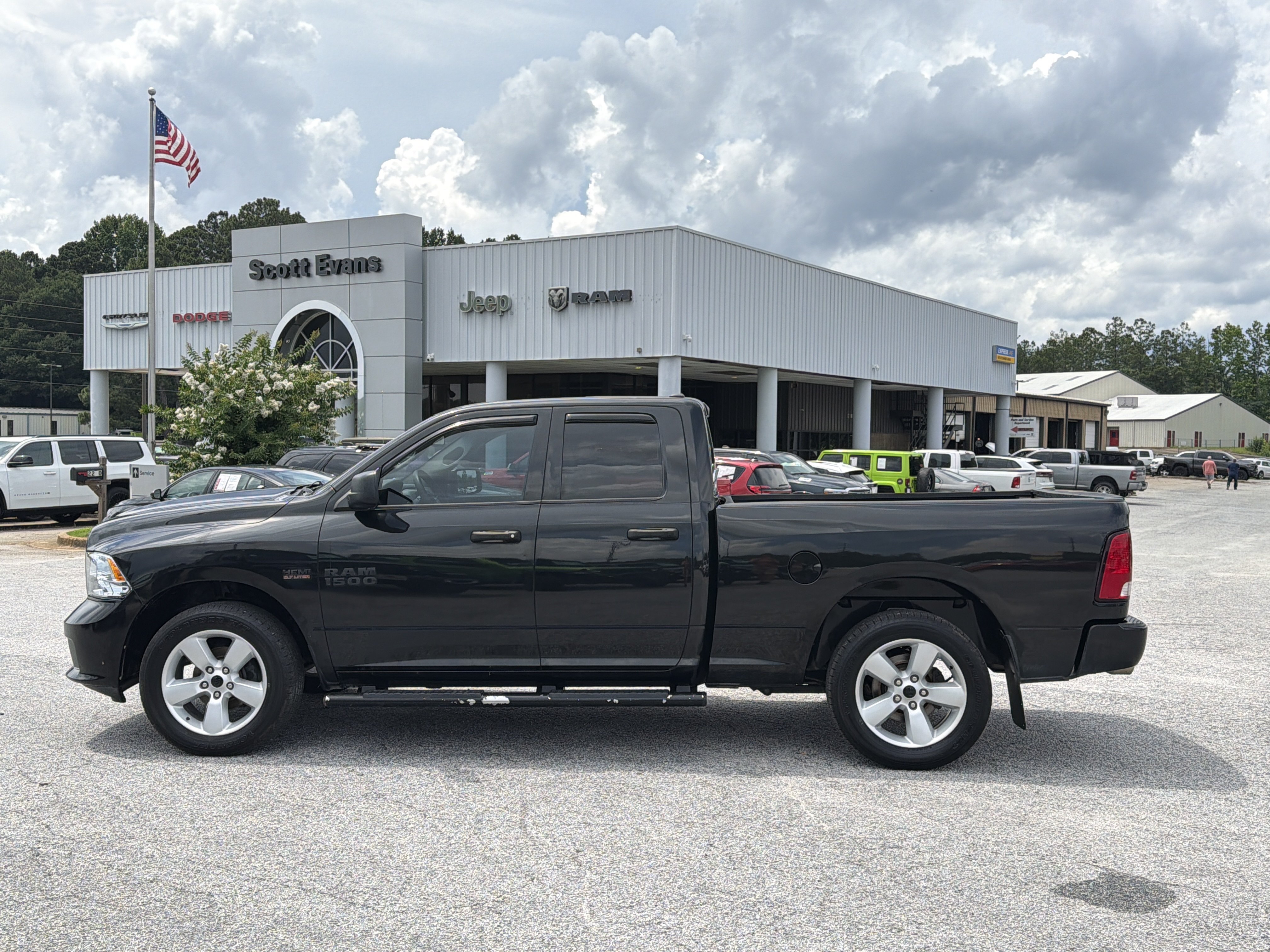 Used 2016 Brilliant Black Crystal Pearlcoat Ram Tradesman image 5