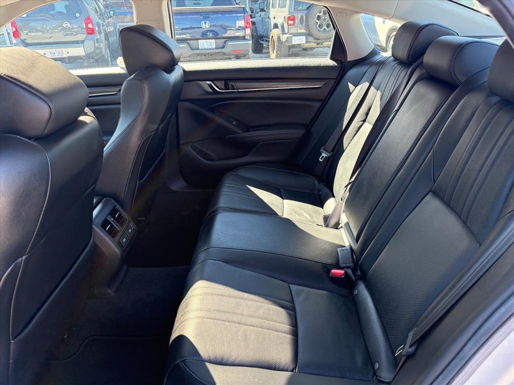 Used 2021 Lunar Silver Metallic Honda Touring image 21
