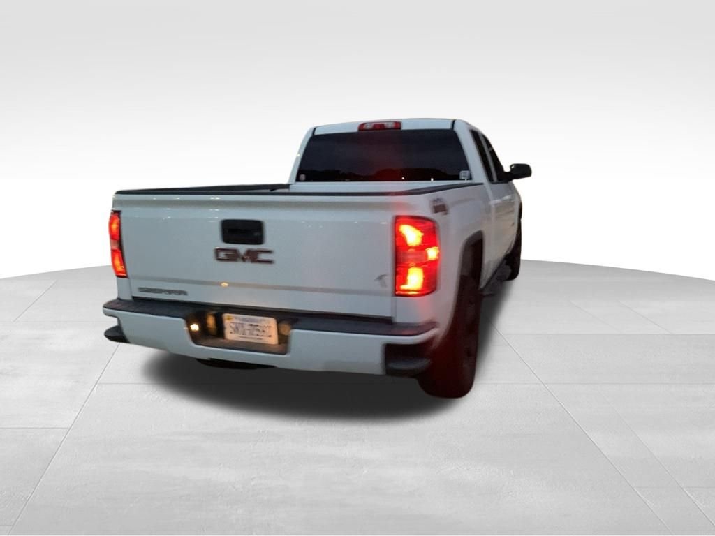 Used 2015 White GMC Base image 17