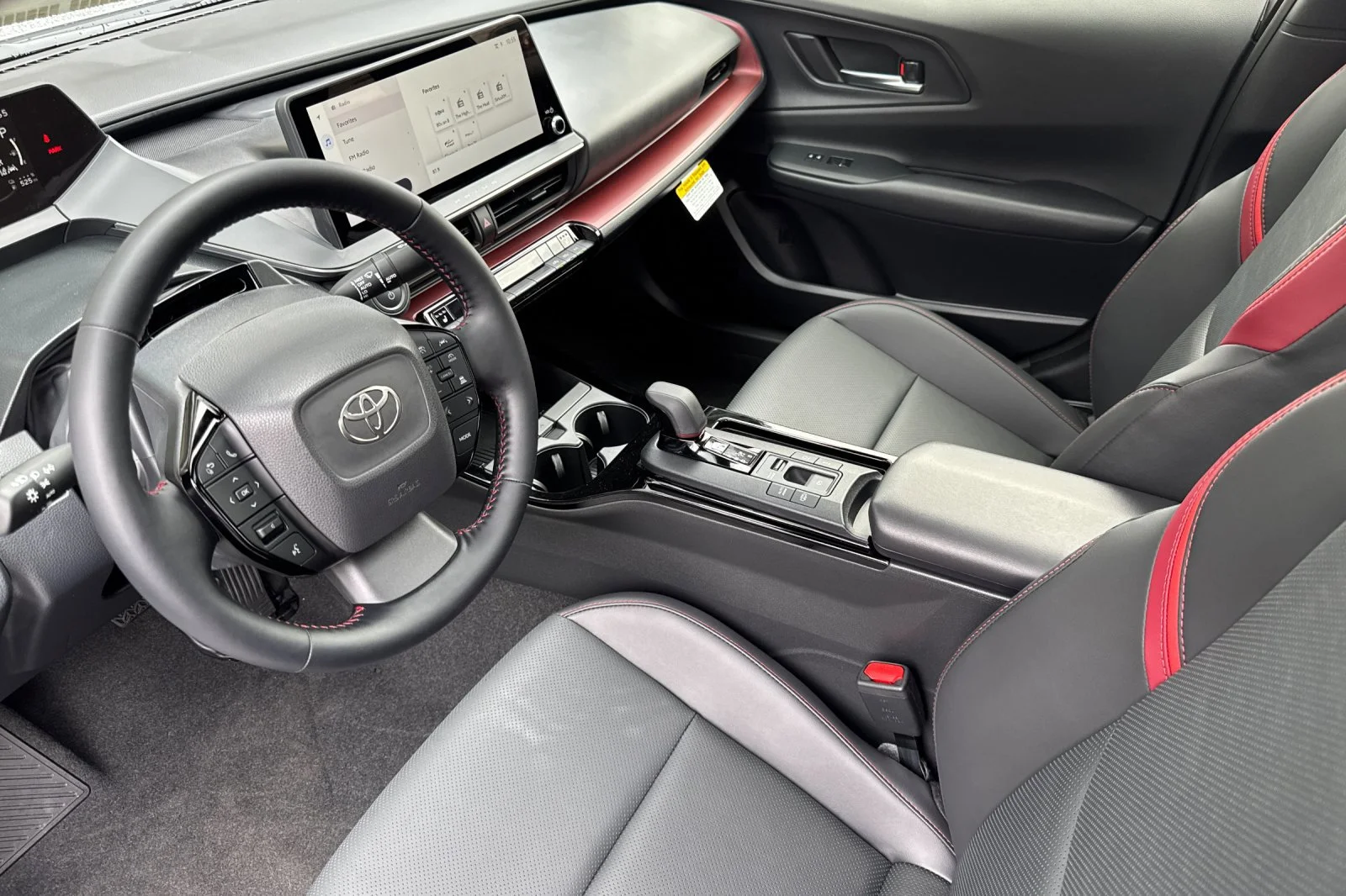 New 2026 Wind Chill Pearl <sup>1</sup> Toyota  XSE image 7