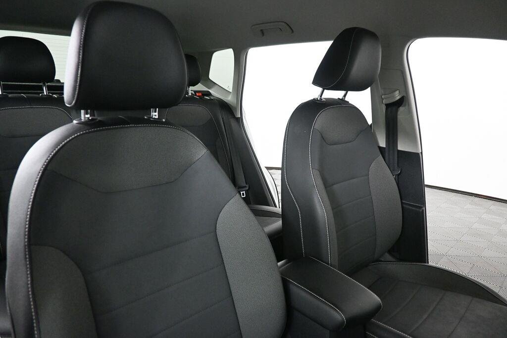 Used 2022 Pure White Volkswagen SE image 20