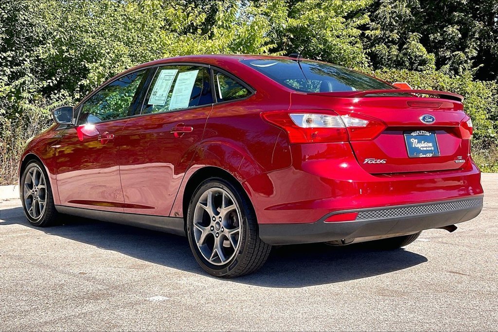 Used 2013 Red Ford SE image 11