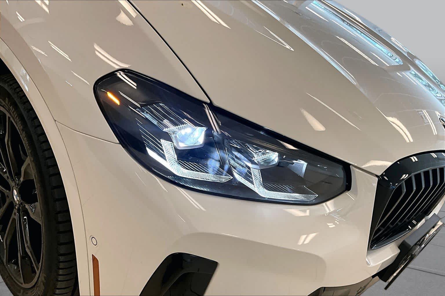Used 2024 Alpine White BMW sDrive30i image 27