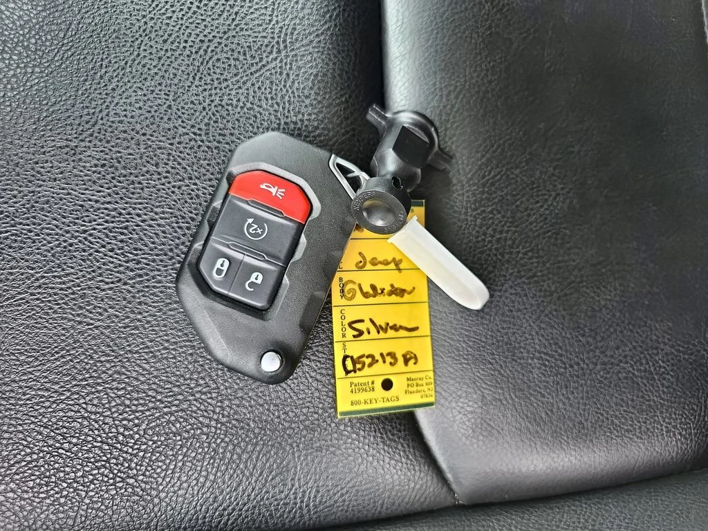 Used 2022 Silver Jeep Overland image 37