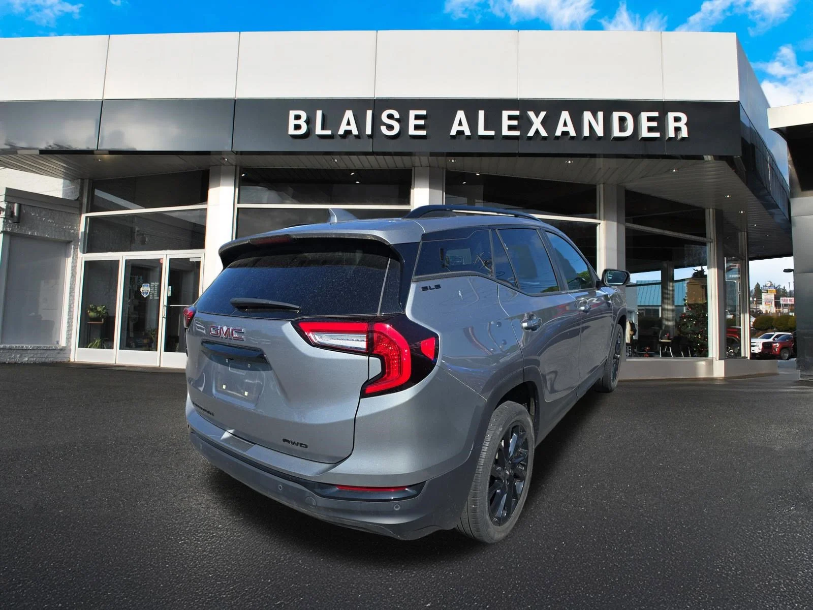 Used 2023 Sterling Metallic GMC SLE image 3