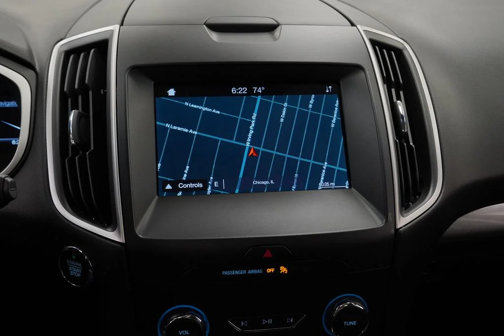 Used 2019 Silver Ford SEL image 32