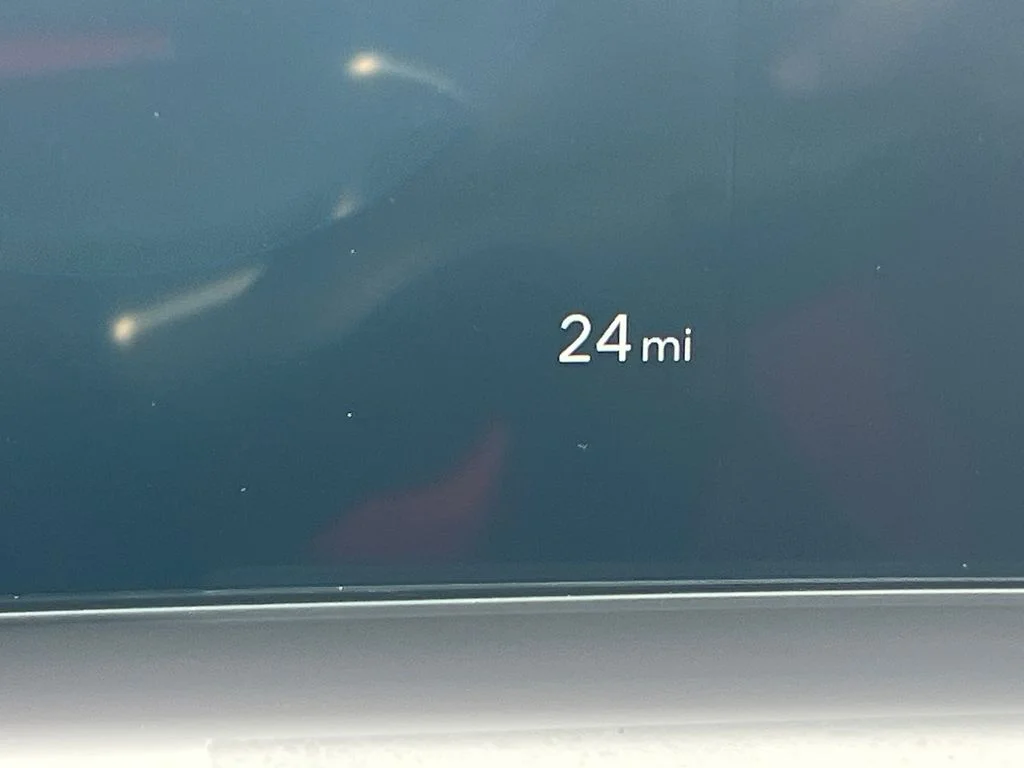 Used 2025 Red Hyundai SEL Convenience image 28