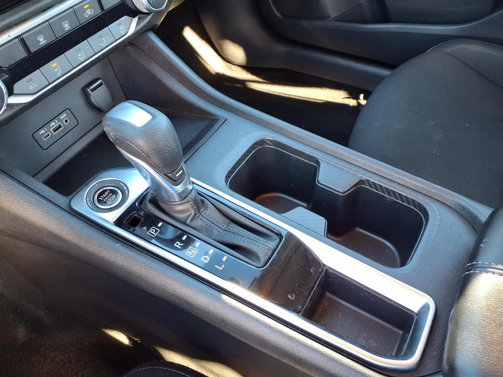 Used 2022 Rosewood Metallic Nissan SV image 6