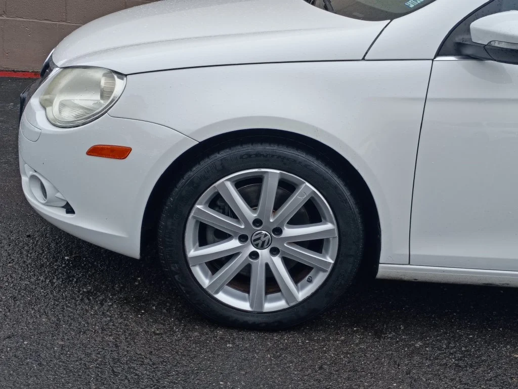 Used 2009 Candy White Volkswagen Komfort Edition image 10
