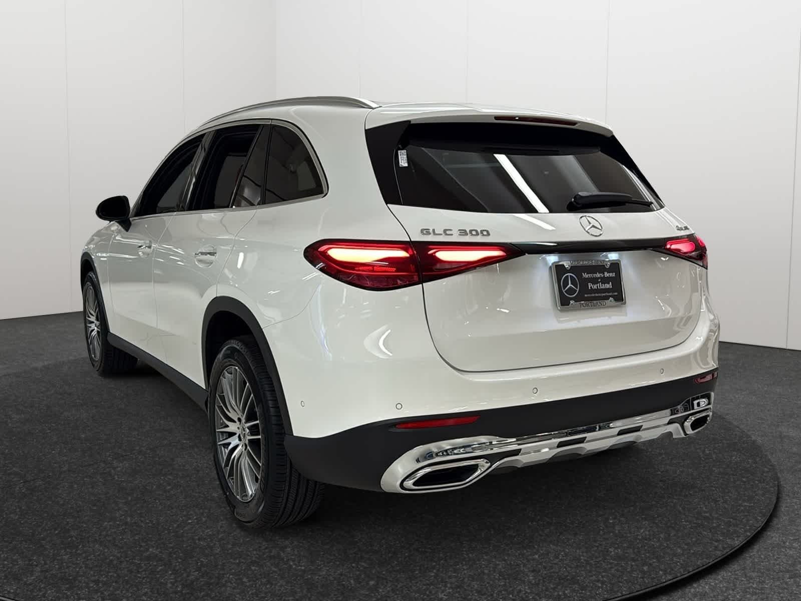 New 2026 Polar White Mercedes-Benz GLC 300 image 6