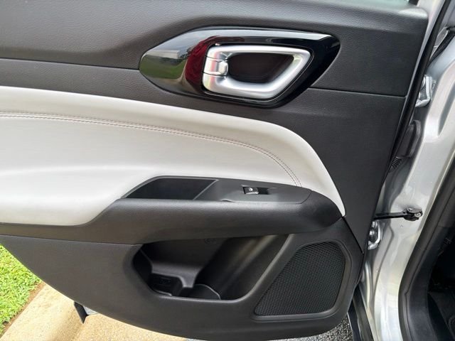 Used 2025 Silver Jeep Limited image 17