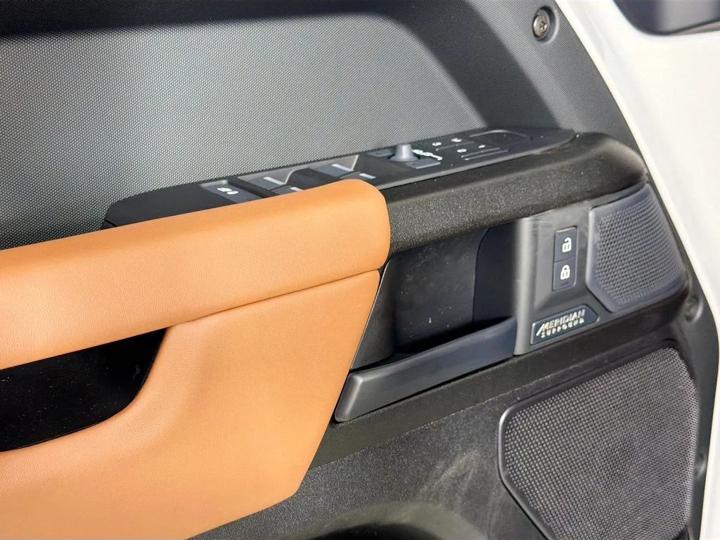 New 2026 Borasco Grey Land Rover  OCTA image 18