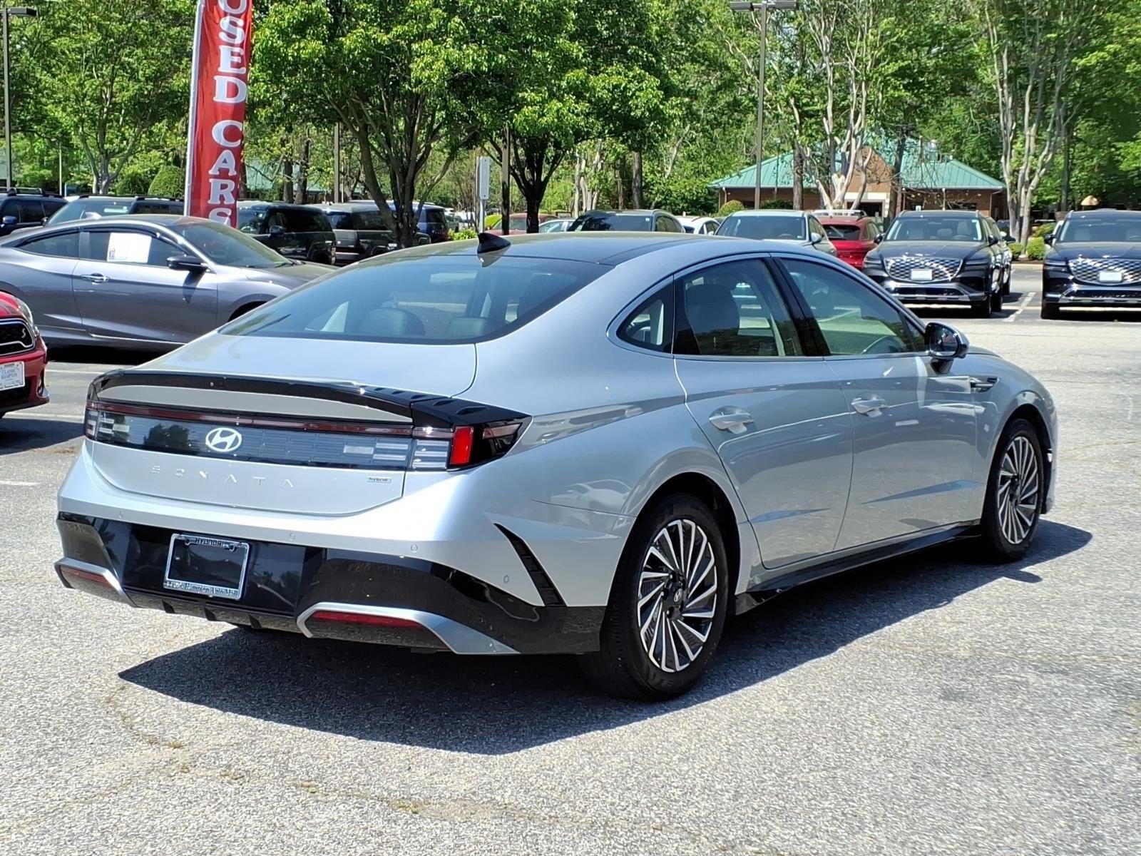 Used 2024 Aero Silver Hyundai Limited image 6