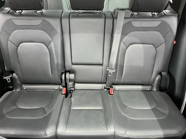 2024 Land Rover Defender X-Dynamic SE - Photo 16