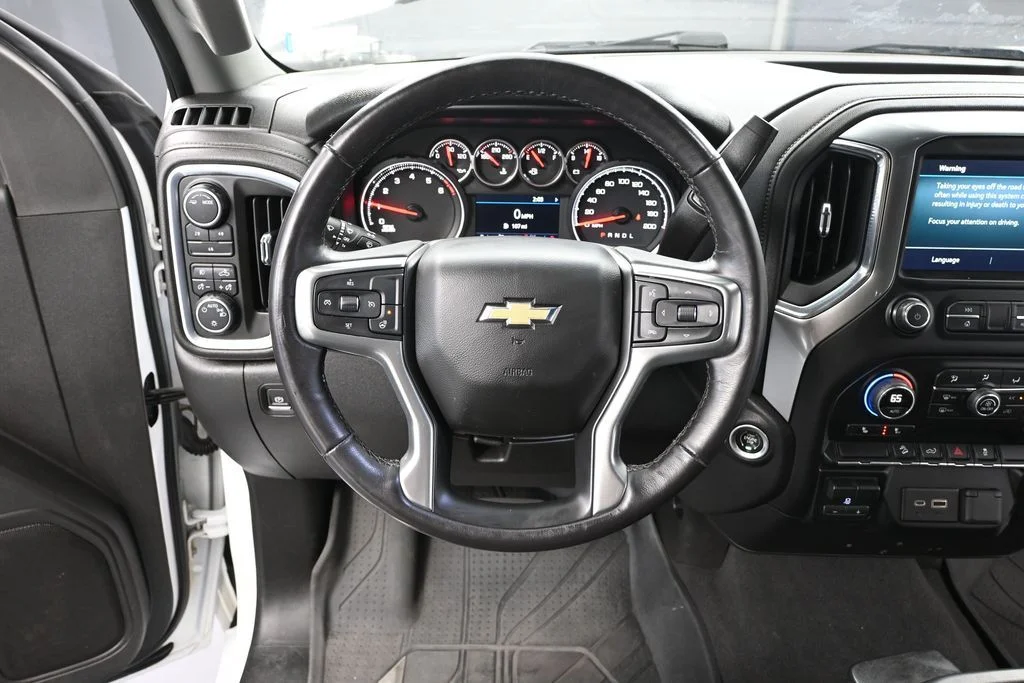 Used 2022  Chevrolet LT image 31