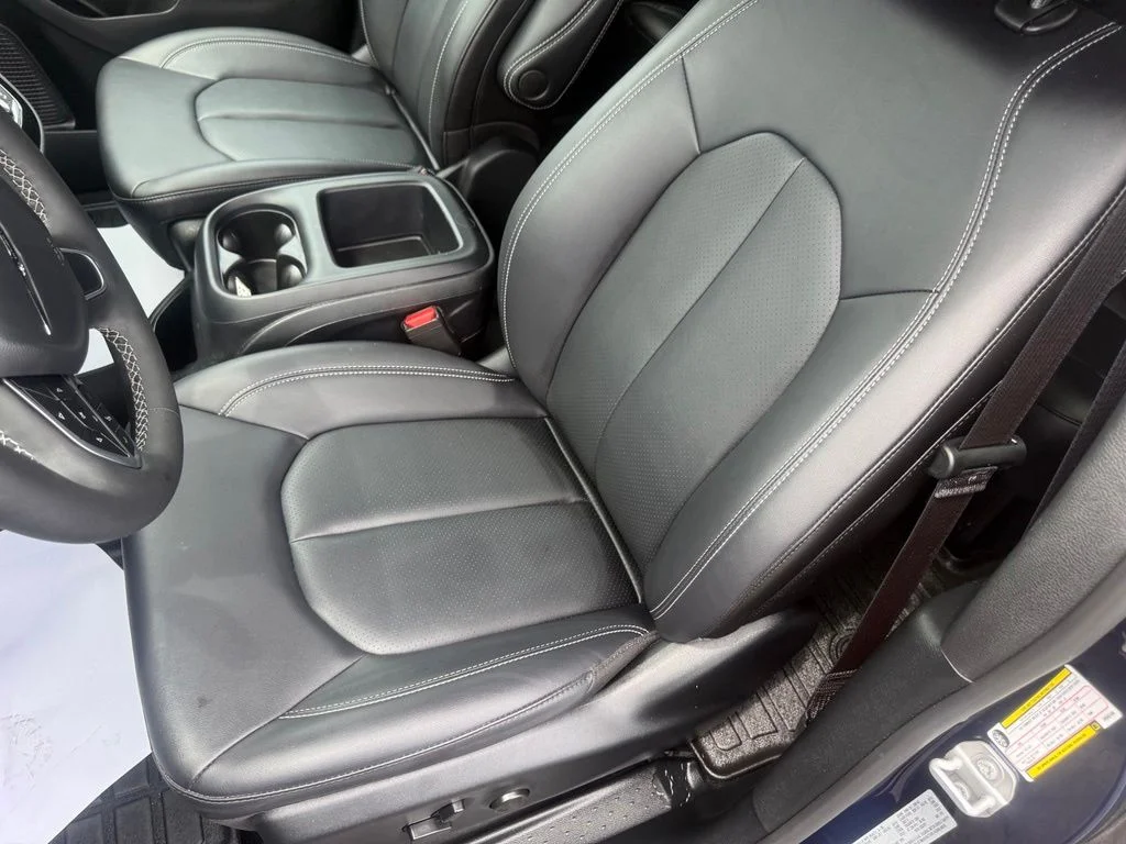 Certified Used 2025 Blue Chrysler Select image 15