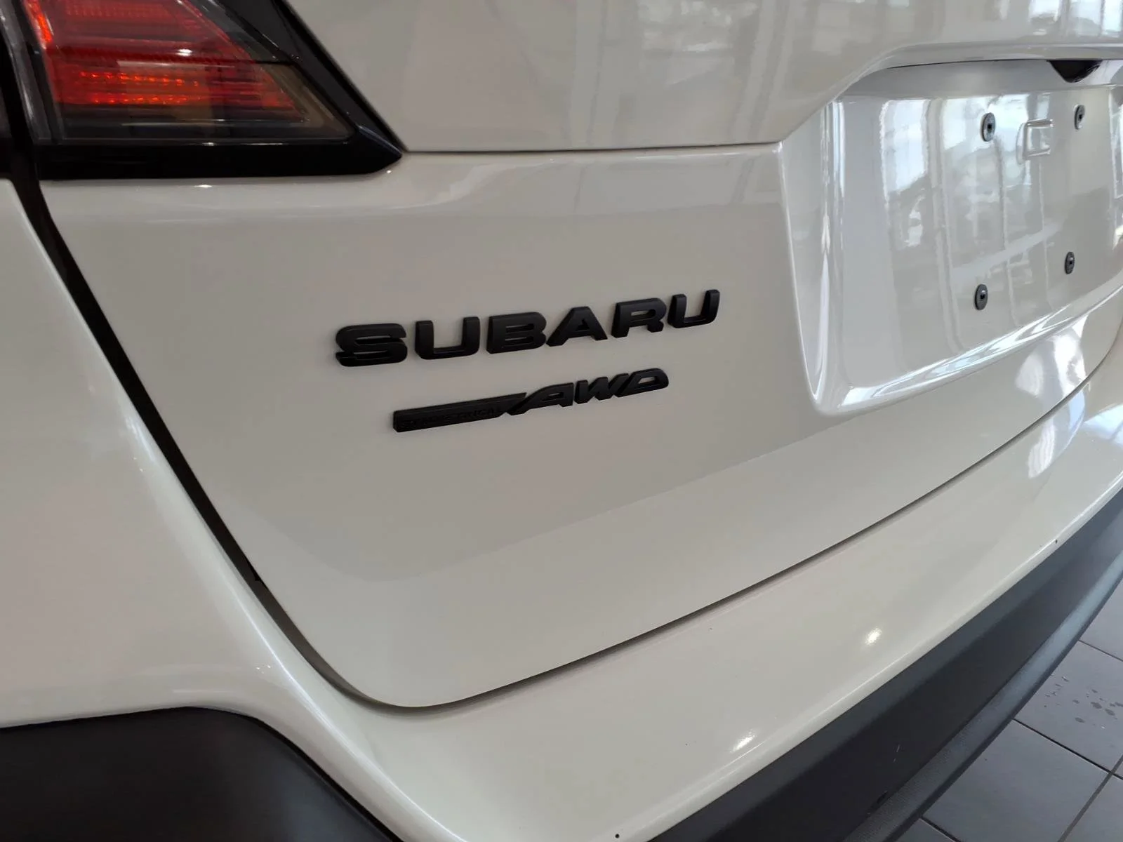 Certified Used 2025 Crystal White Pearl Subaru Onyx Edition image 19