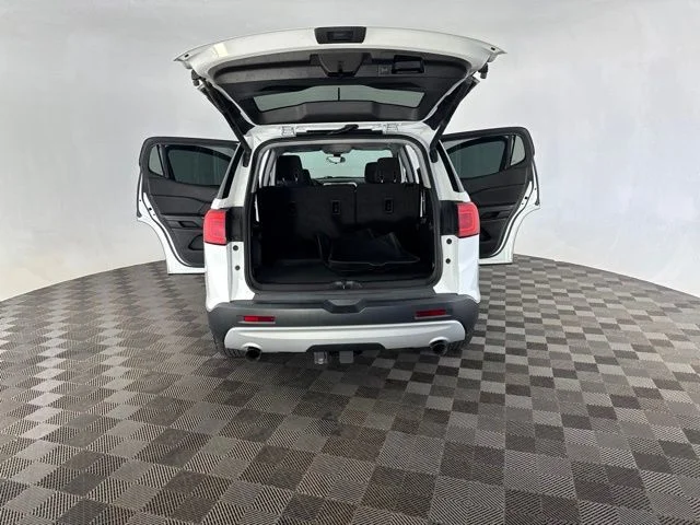 Used 2019 White GMC SLE-2 image 15