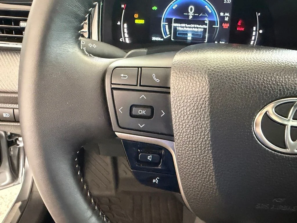 Used 2025 White Toyota SE image 39