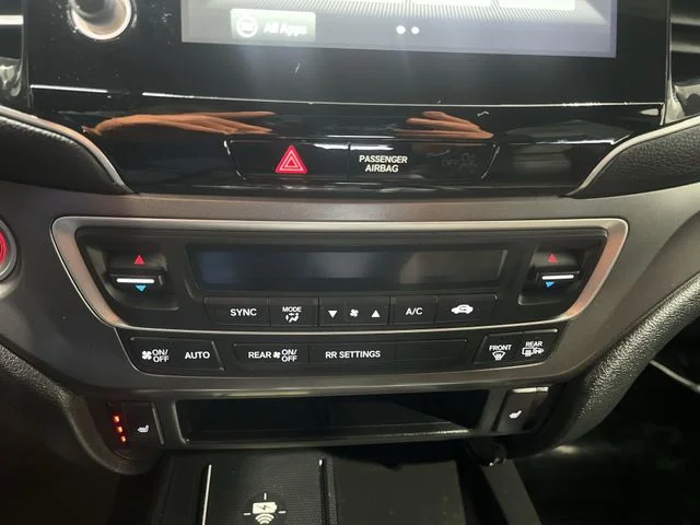 Used 2024 White Honda EX-L image 19