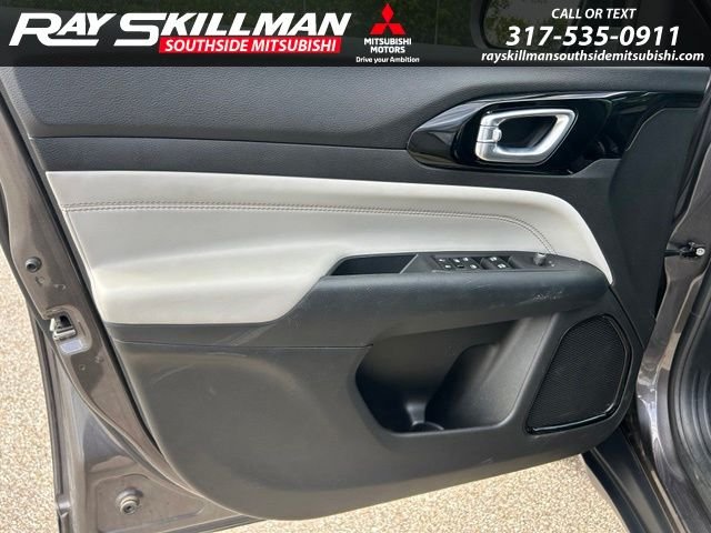 Used 2024 Gray Jeep Limited image 9