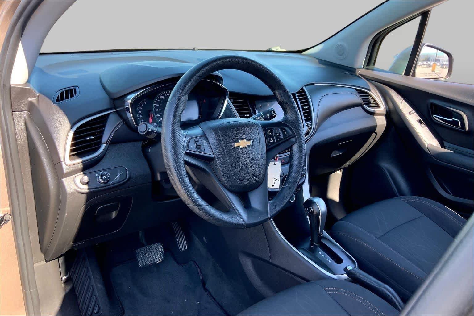 Used 2018 Sandy Ridge Metallic Chevrolet LT image 17