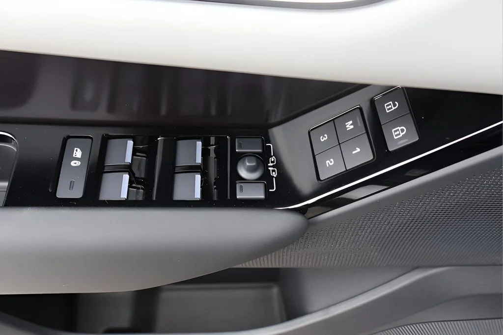 2026 Land Rover Range Rover Velar Dynamic SE - Photo 11