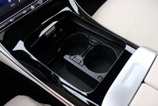 2025 Mercedes-Benz C-Class Sedan C 300 - Photo 60