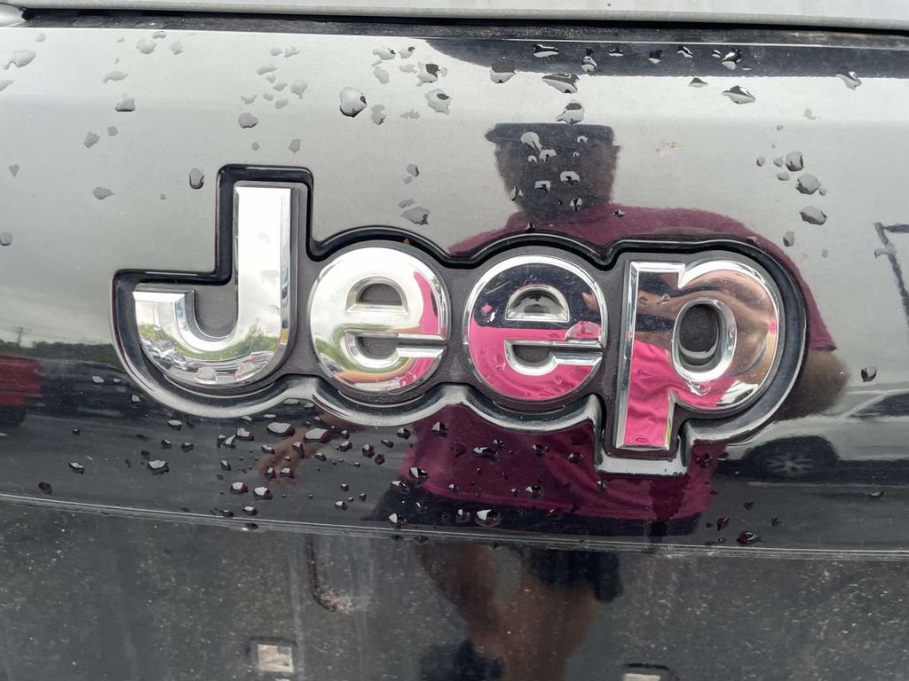 2020 Jeep Grand Cherokee Overland - Photo 12