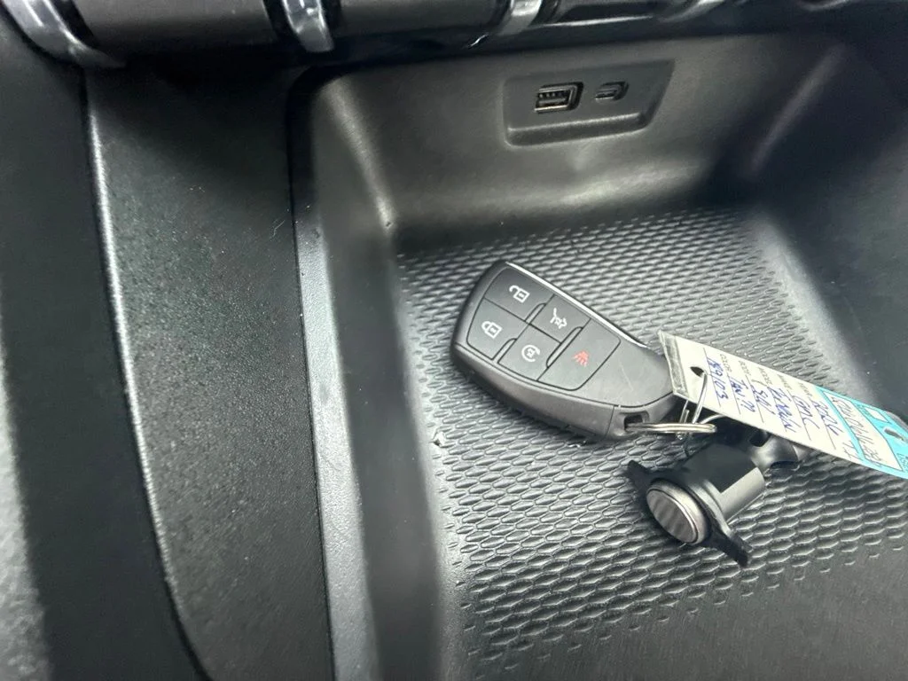 Used 2026  GMC AT4 image 22