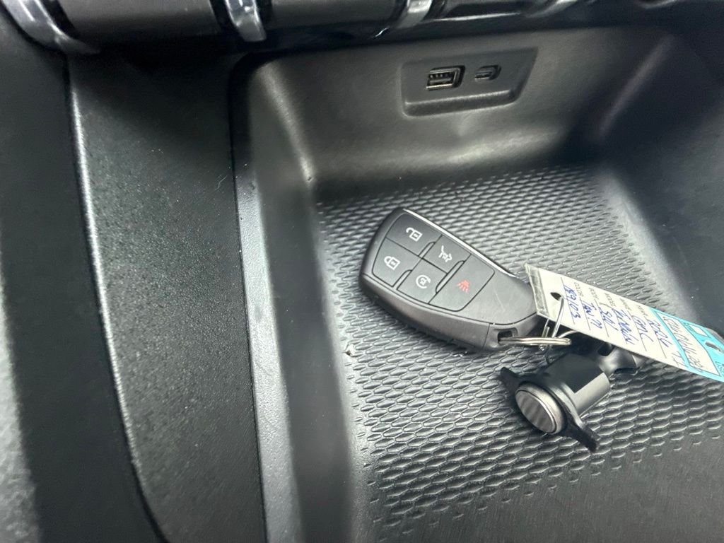 Used 2026  GMC AT4 image 22