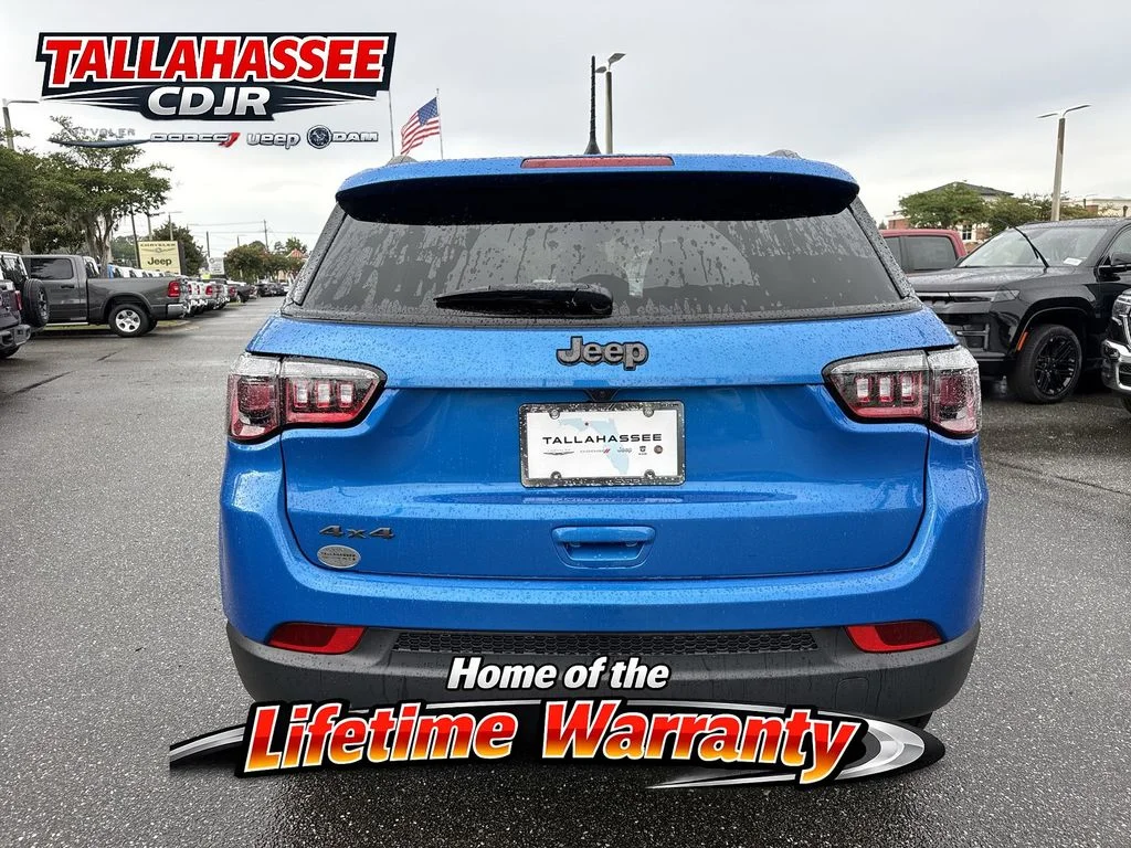 New 2026 Hydro Blue Pearl-Coat Exterior Paint Jeep Latitude image 4