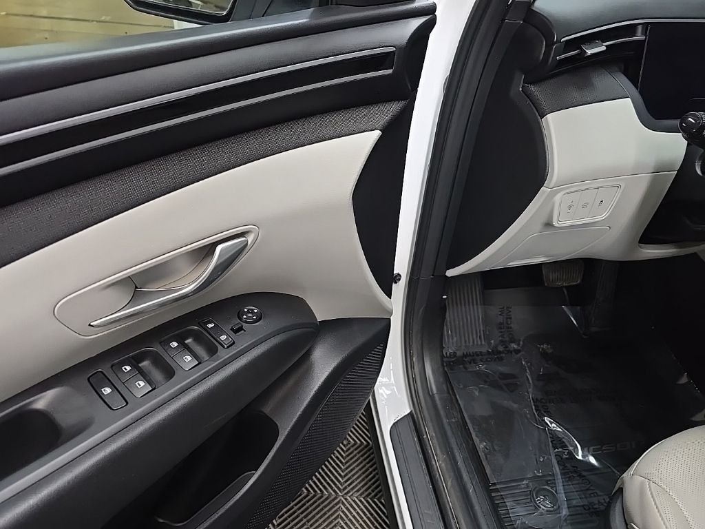 Used 2023 White Hyundai SEL image 30