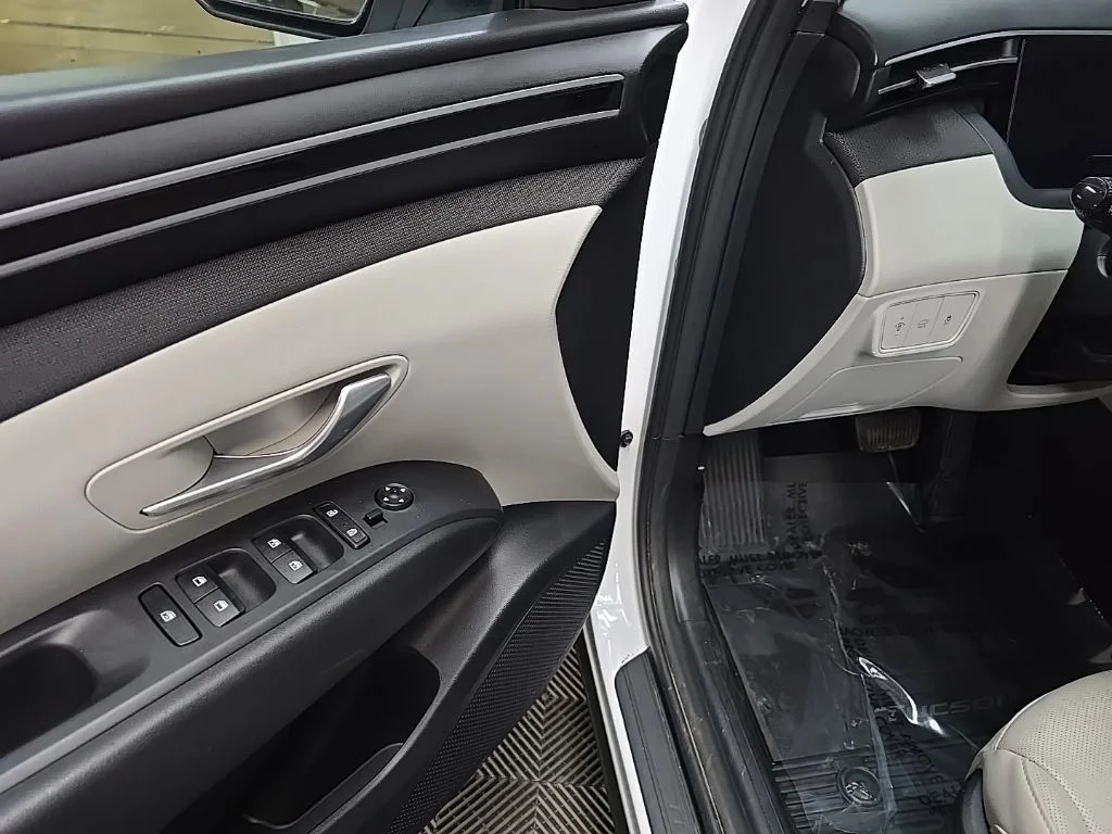 Used 2023 White Pearl Hyundai SEL image 30
