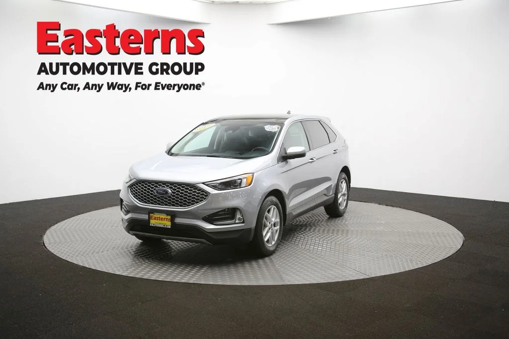 Used 2023 Silver Ford SEL image 51