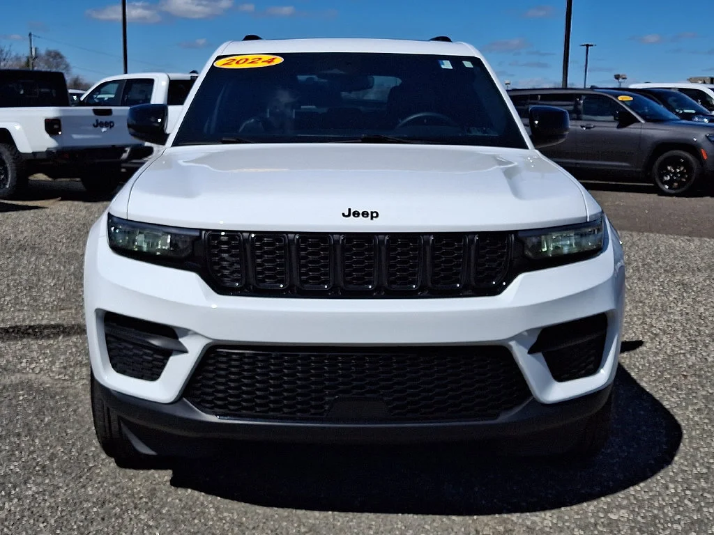 Certified Used 2024 Bright White Clearcoat Jeep Altitude X image 4