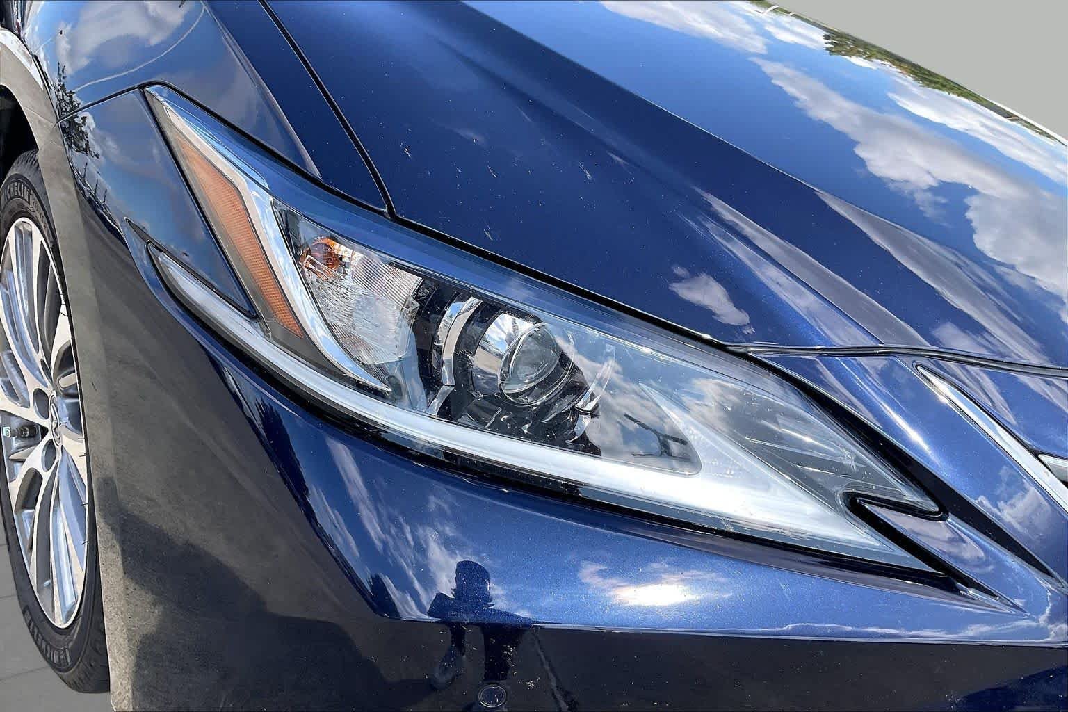 Used 2020 Nightfall Mica Lexus  image 25