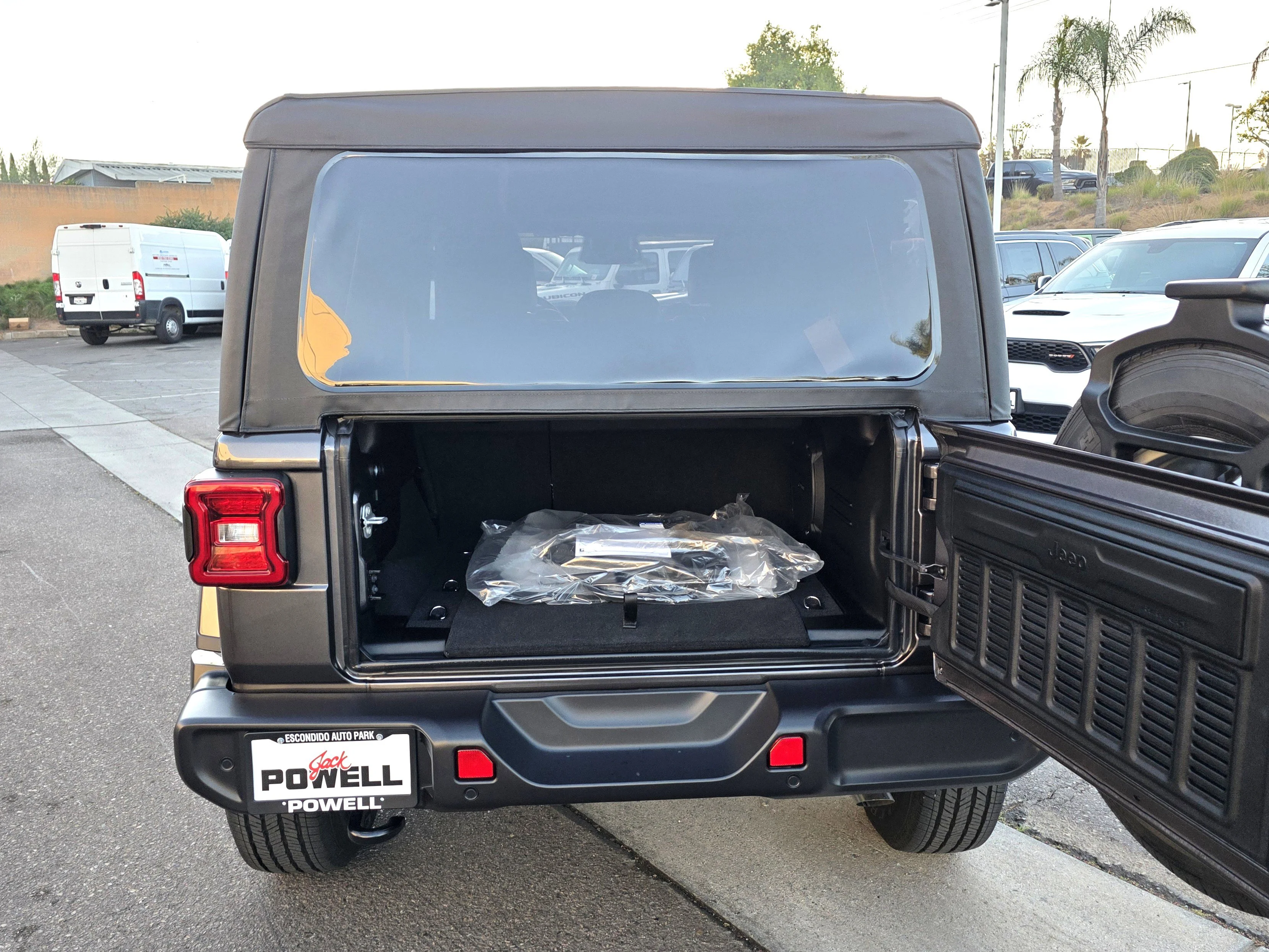 New 2026 Crystal Metallic Jeep Sahara image 18
