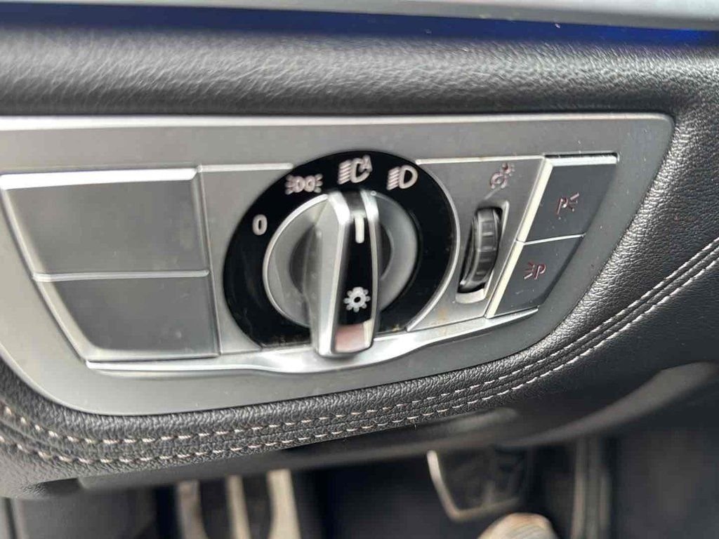 Used 2022 Black BMW 740i image 41
