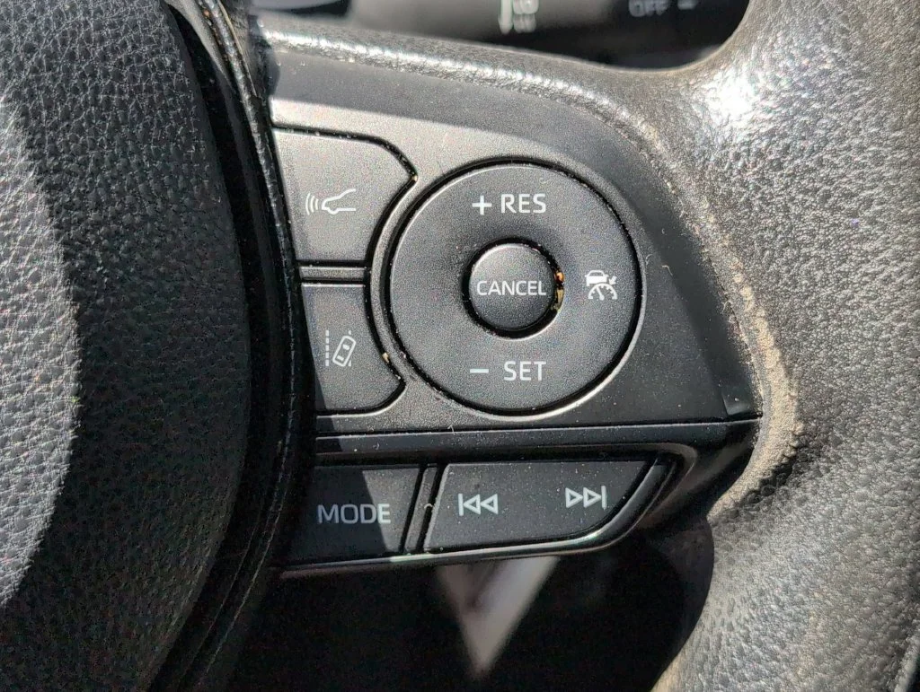 Used 2019 Silver Toyota LE image 20