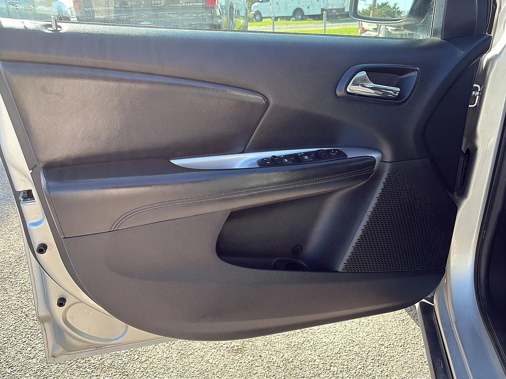 Used 2012 Bright Silver Metallic Clear Coat Dodge  image 28
