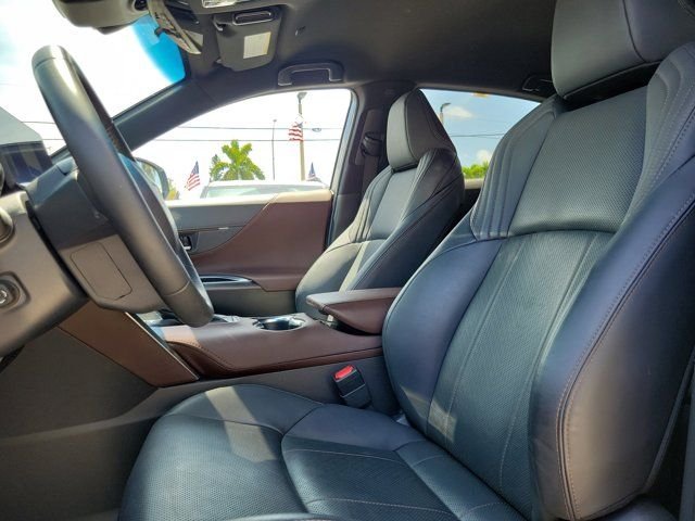 2023 Toyota Venza Limited - Photo 13