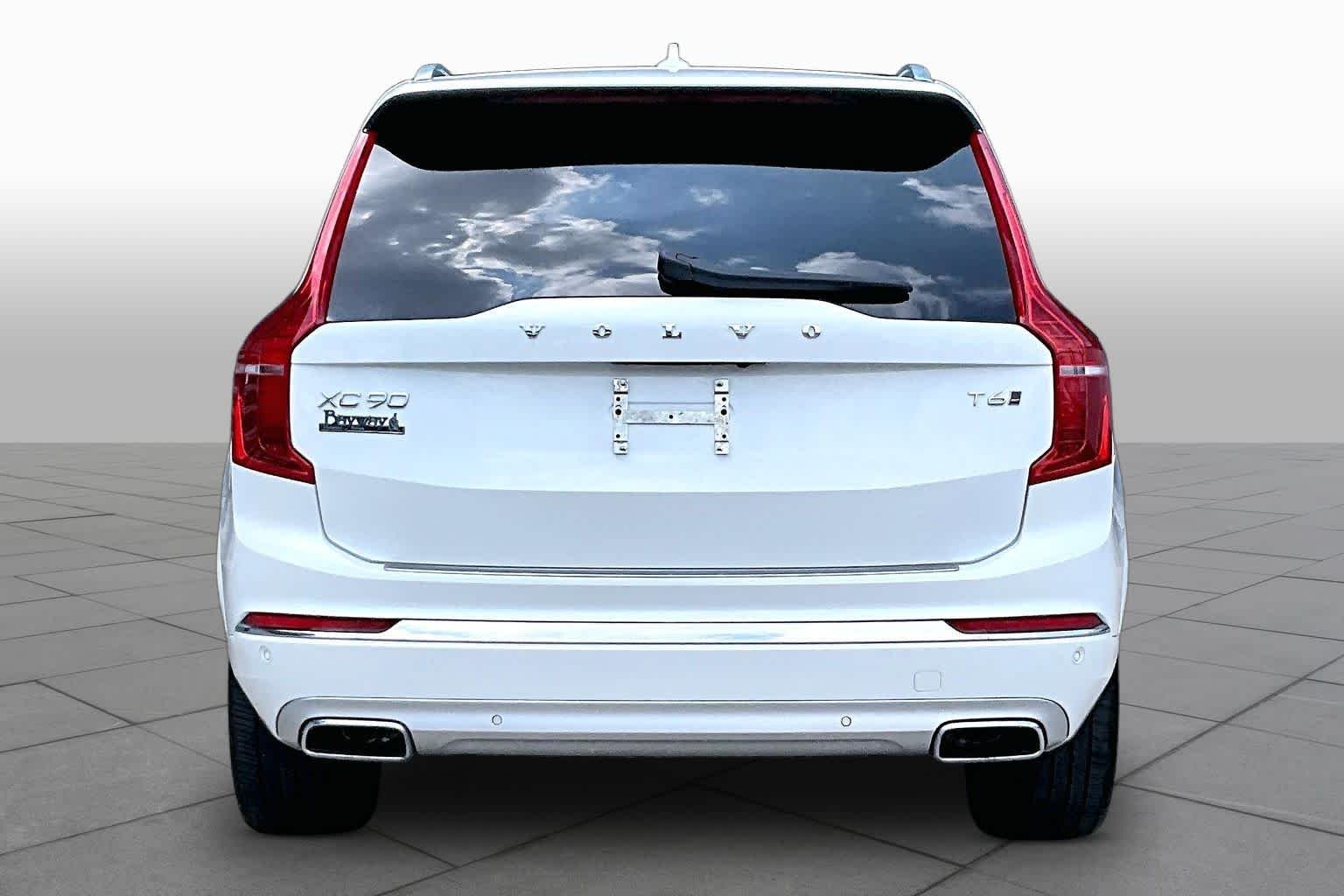 Used 2021 Crystal White Metallic Volvo Inscription image 5