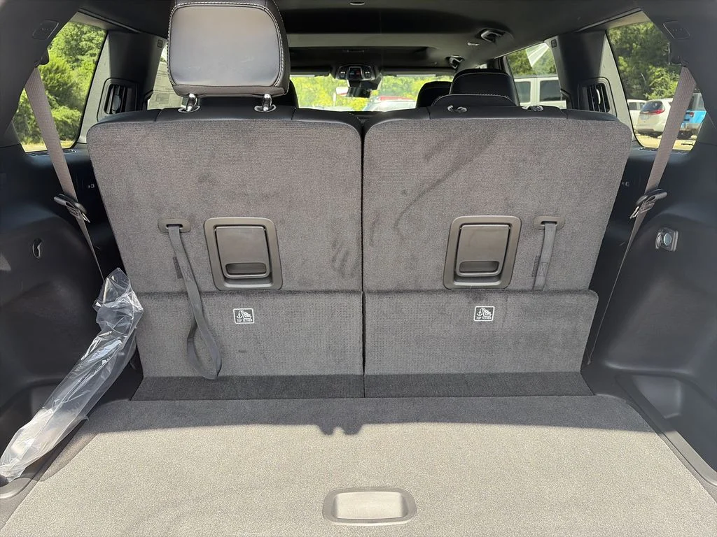 New 2026 Bright White Clear-Coat Exterior Paint Jeep Altitude image 33