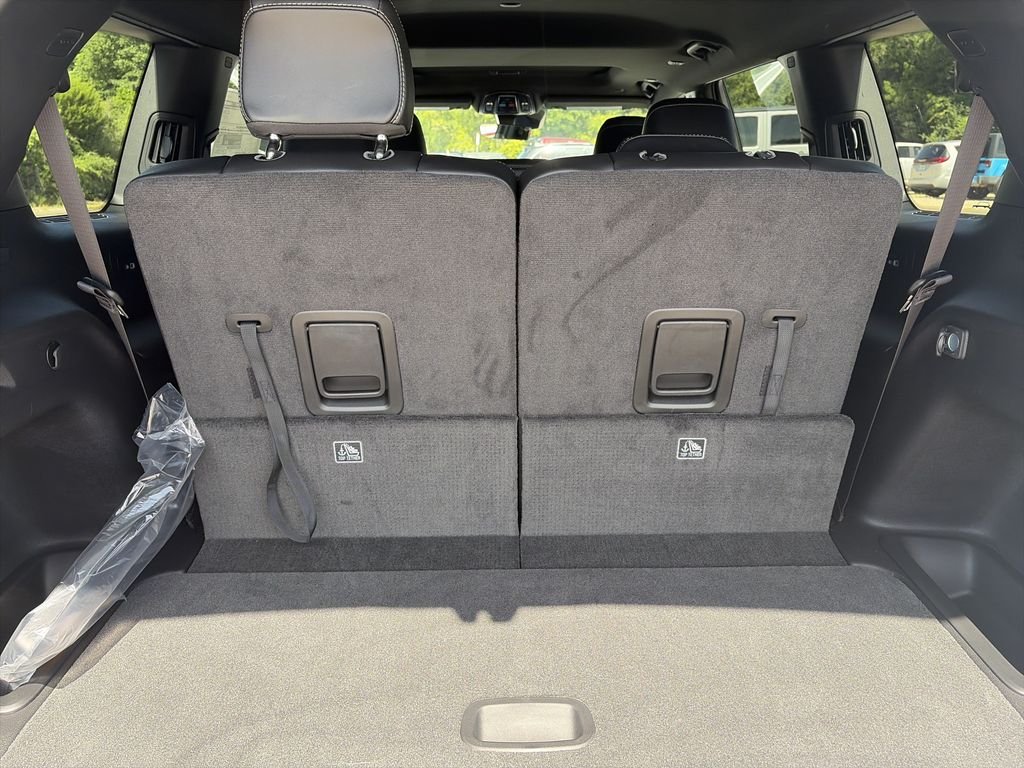New 2026 Bright White Clear-Coat Exterior Paint Jeep Laredo Altitude image 33