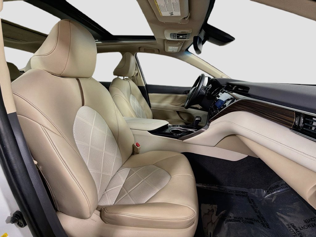Used 2018 Beige Toyota XLE image 29