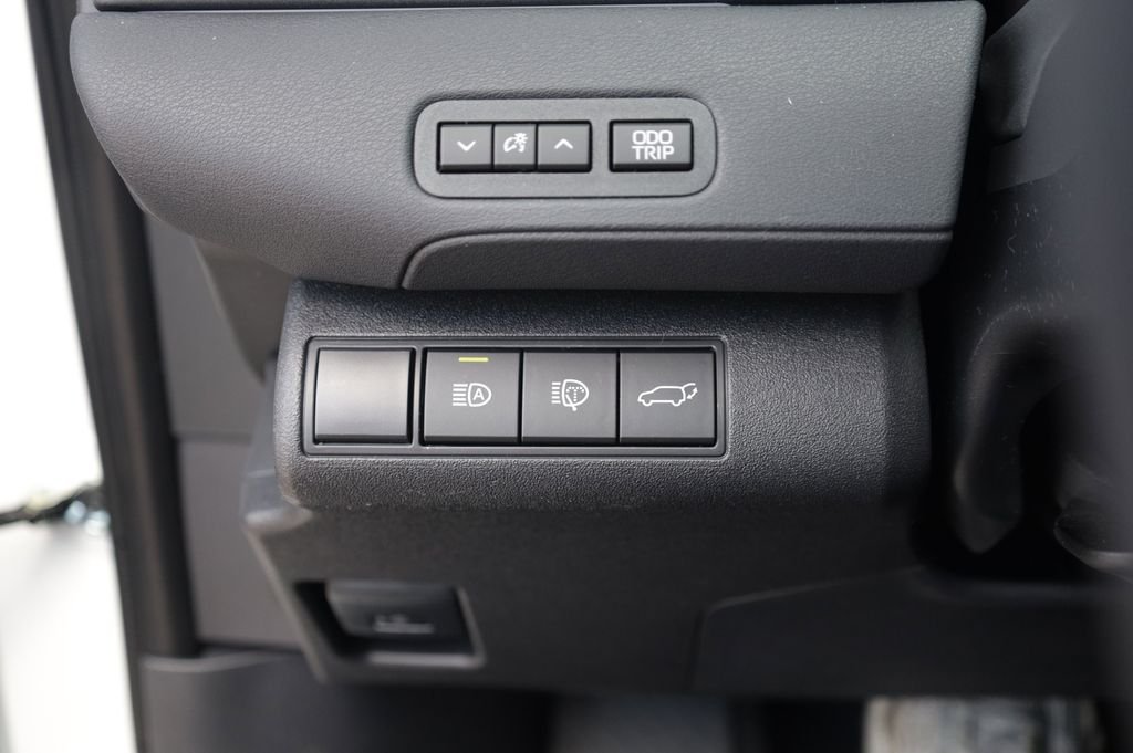 New 2026 Wind Chill Pearl <sup>1</sup> Toyota  SE image 35