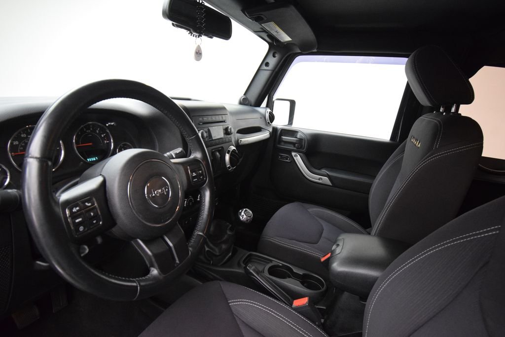 Used 2013 Black Jeep Sahara image 3