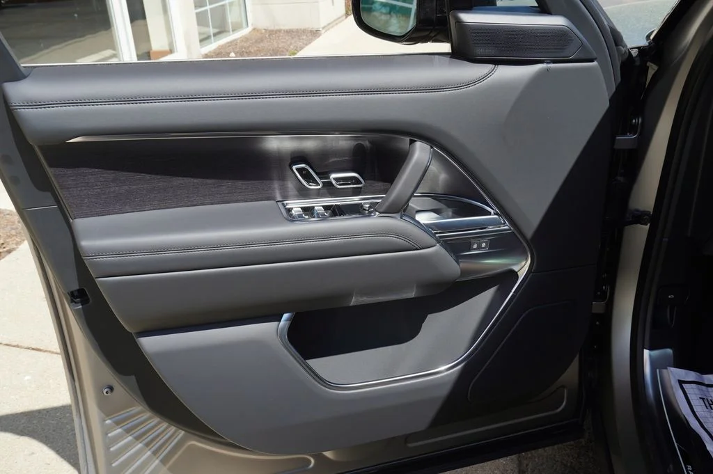 New 2026 Flux Silver Satin Land Rover SE image 10