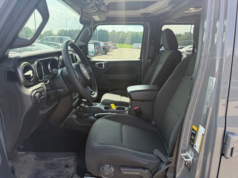 Used 2023 Gray Jeep Sport S image 3